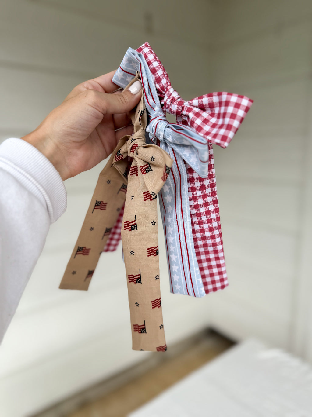 Shortie- Long Tail Bow