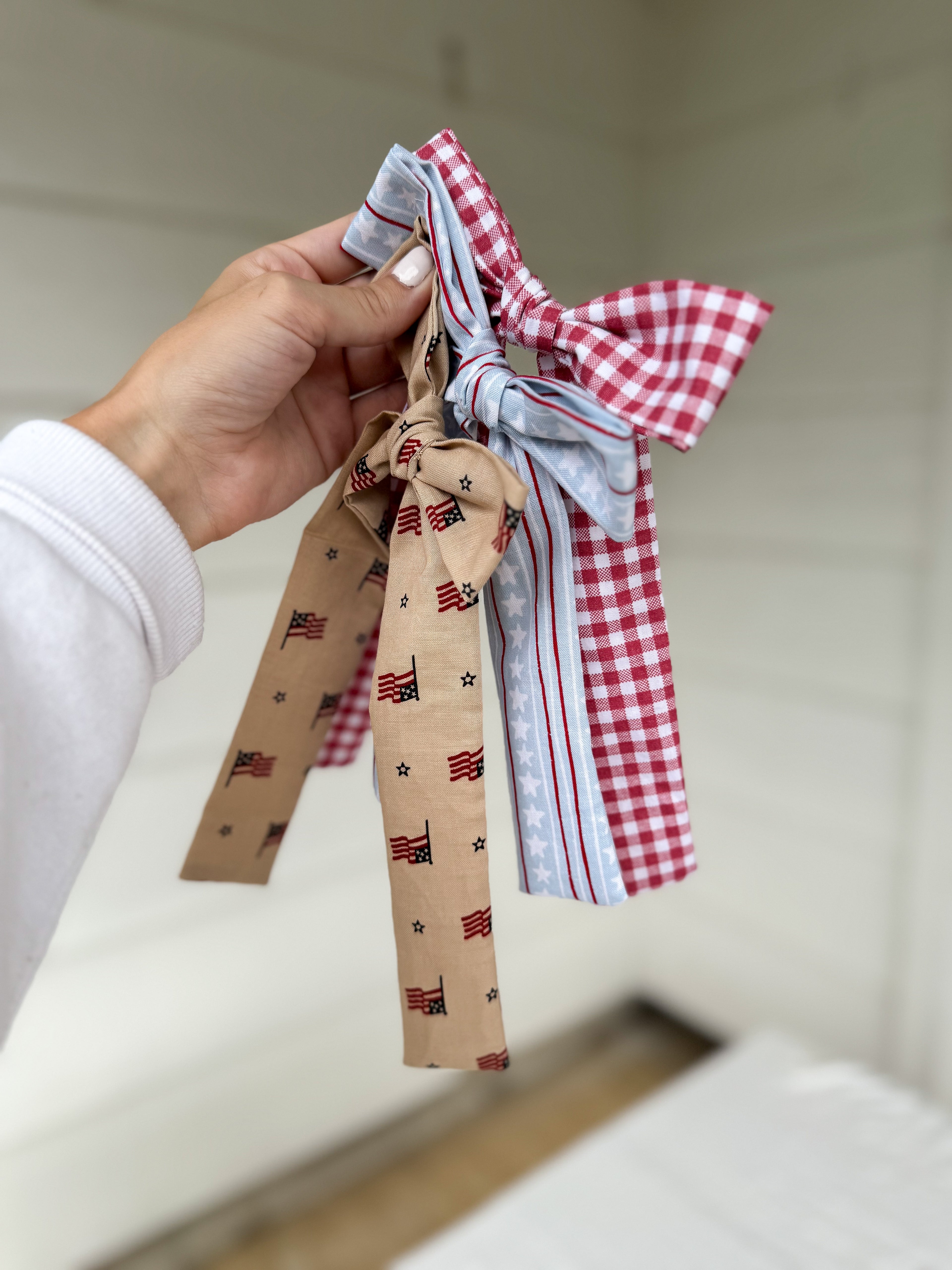 Shortie- Long Tail Bow
