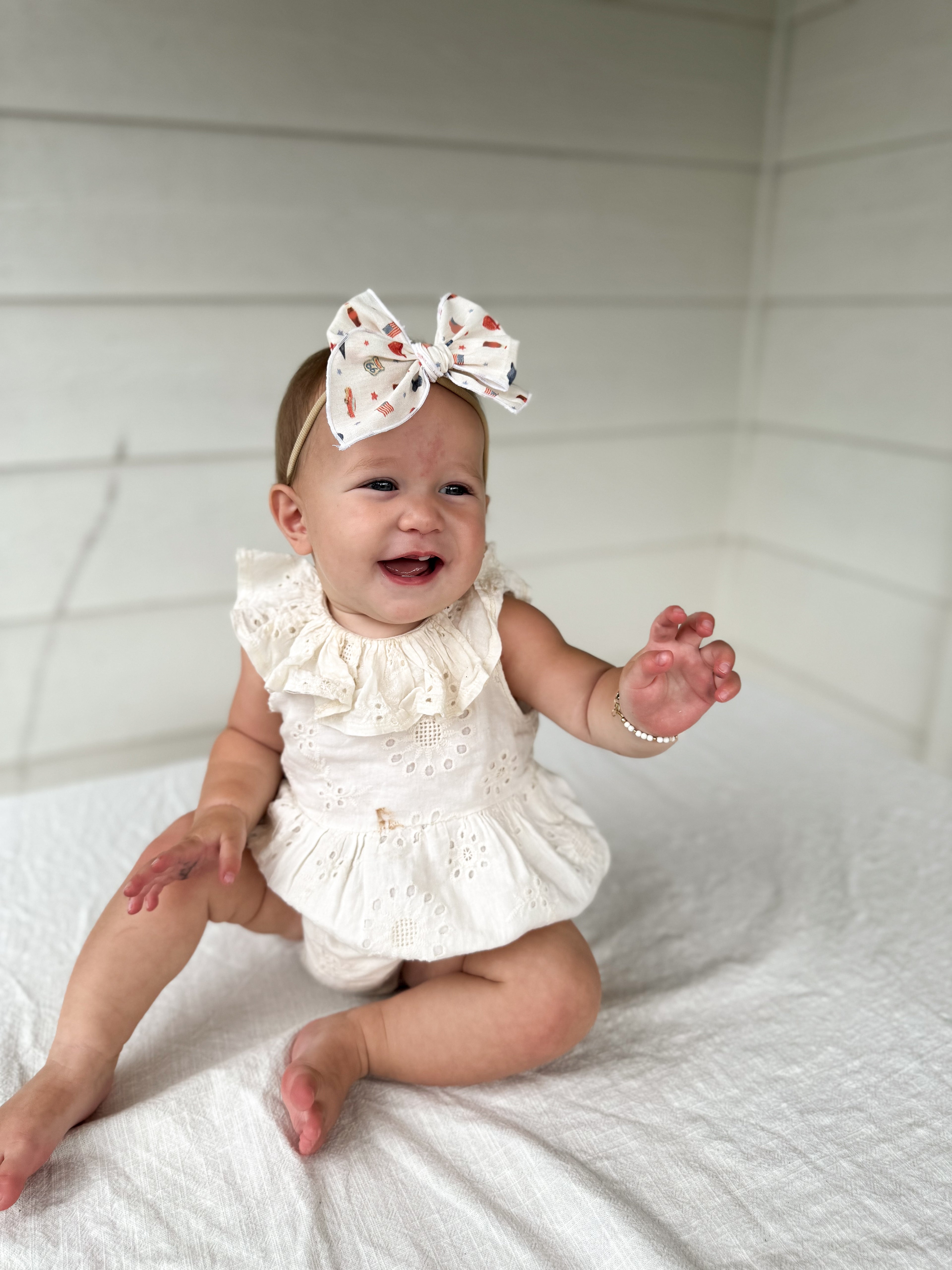 Freedom & Fizz Fable Bow