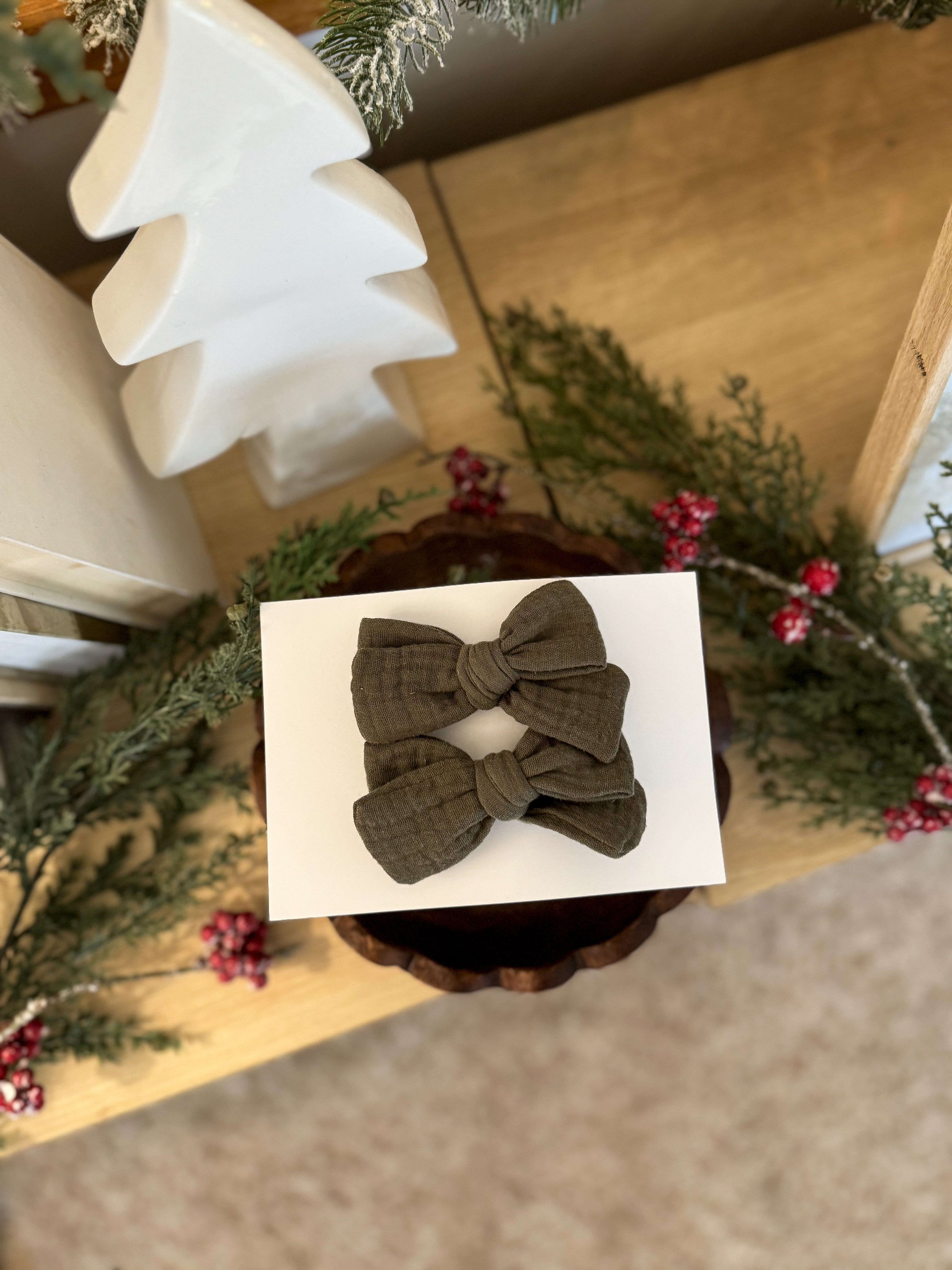 Pine Muslin Bow Clip